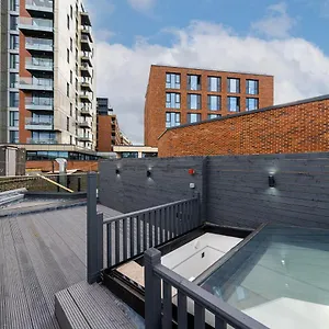 Brand New Luxury House - Sleeps 8 London