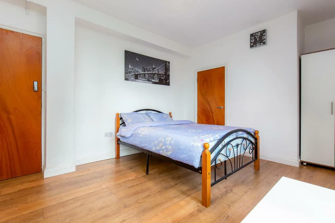 ホームステイ Broxbourne Guest House ロンドン イギリス